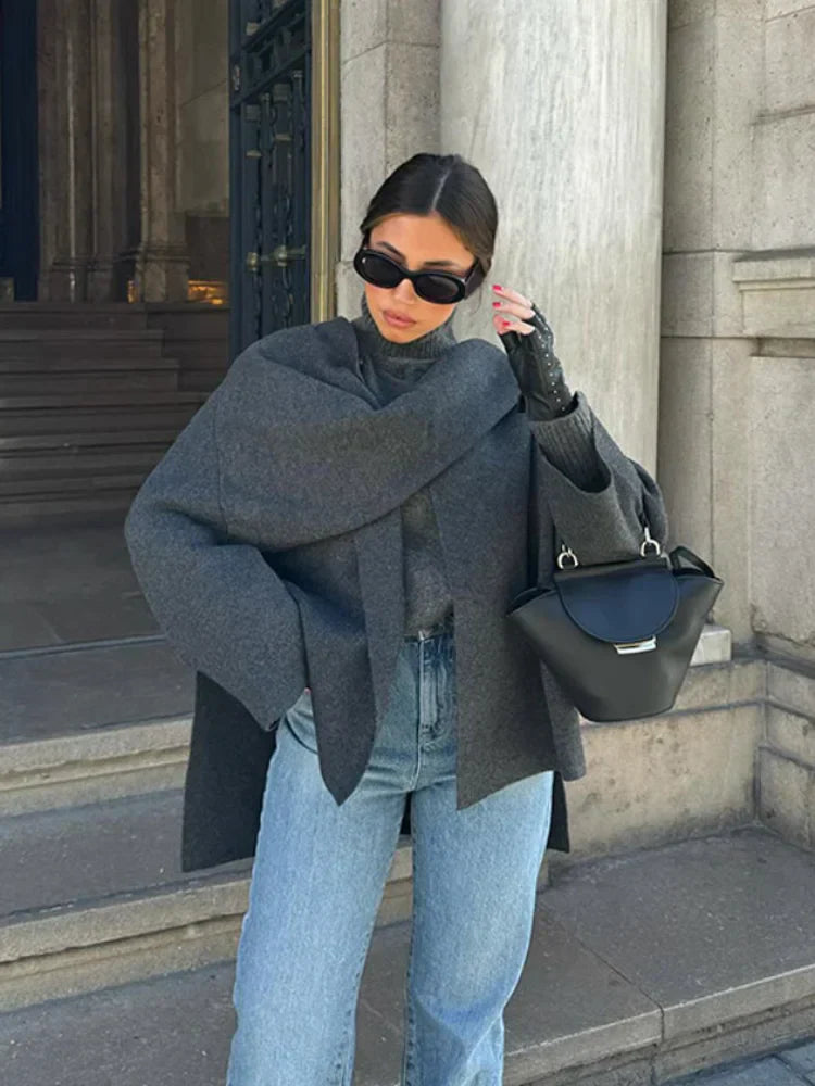 Leah | Elegant and warm wool cape for women in winter