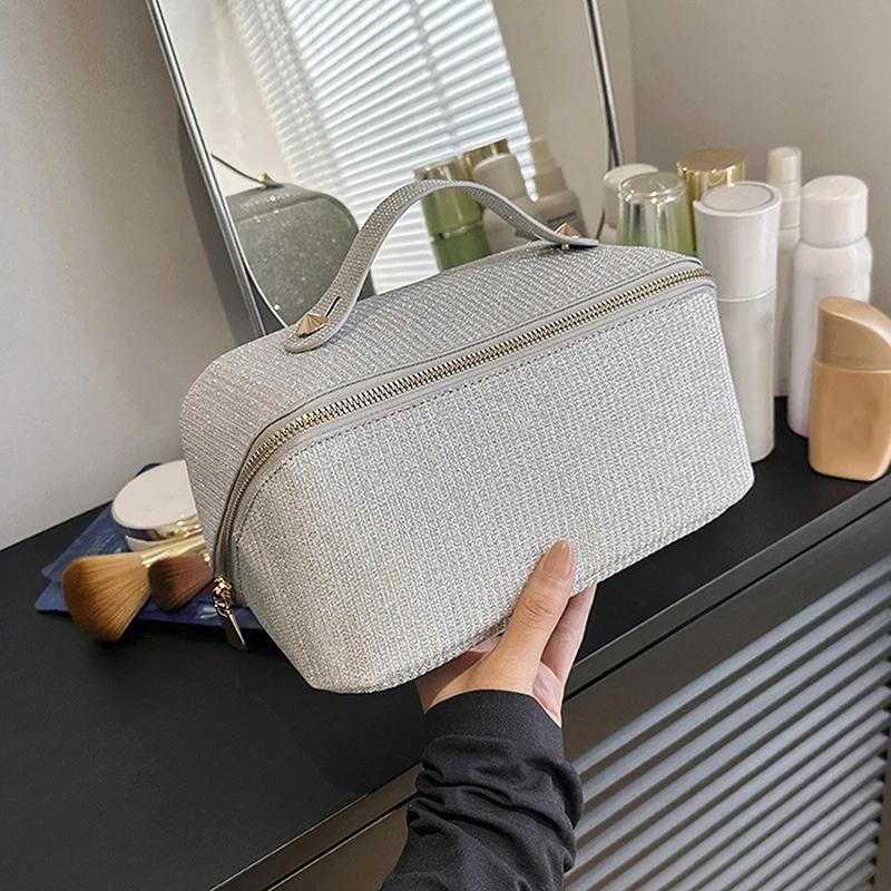 Luna | Elegant and Practical Makeup Bag for Traveling