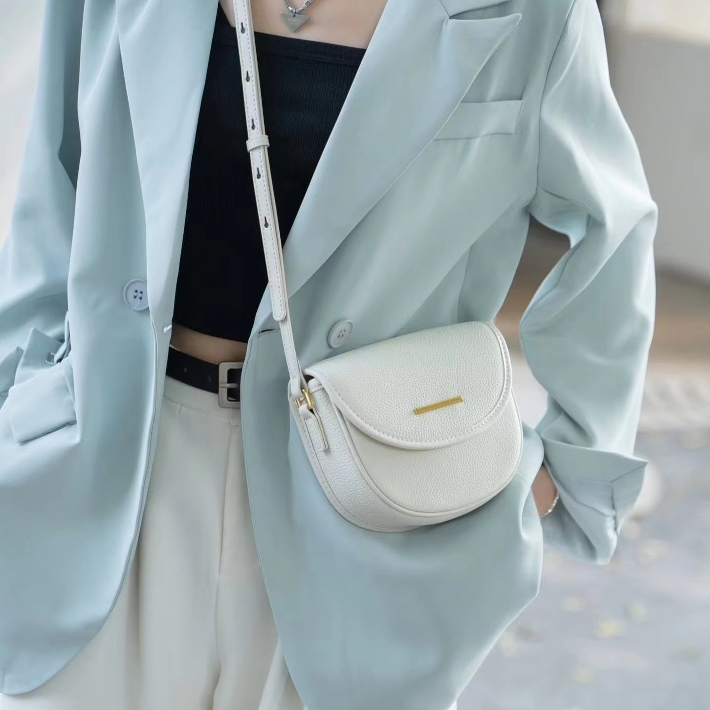 Cecelia | Kompakti ja tyylikäs olkalaukku