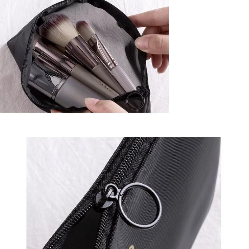 Indy | Musta verkkoinen matkameikkipussi vetoketjulla