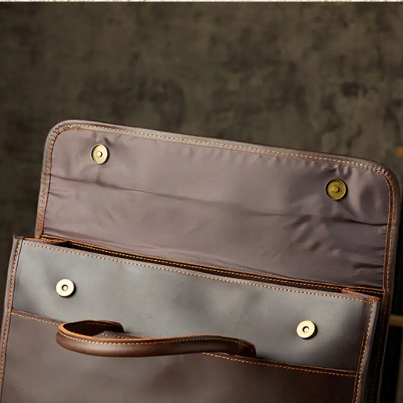 Bristol | Miesten olkalaukku ajattomalla ja monipuolisella tyylillä