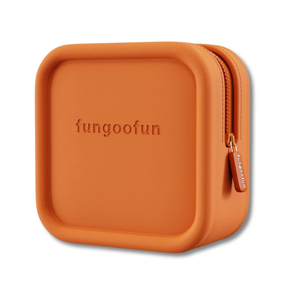 Melanie | Kompakt og praktisk clutch for sminkeessensialer