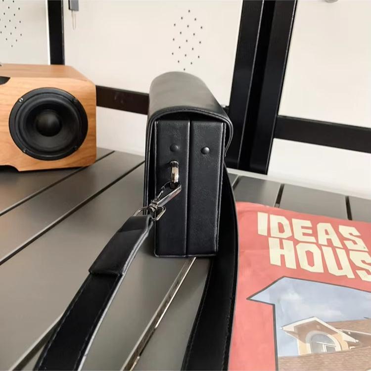 Dario | Tyylikäs ja kompakti olkalaukku ristiin kannettavaksi