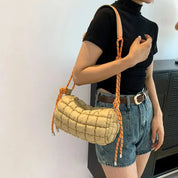 Raegan | Vesitiivis nylonista valmistettu tikattu olkalaukku matkustamiseen