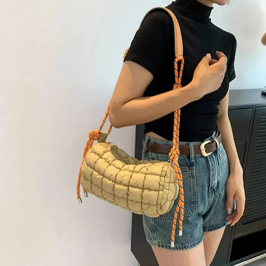 Raegan | Vesitiivis nylonista valmistettu tikattu olkalaukku matkustamiseen