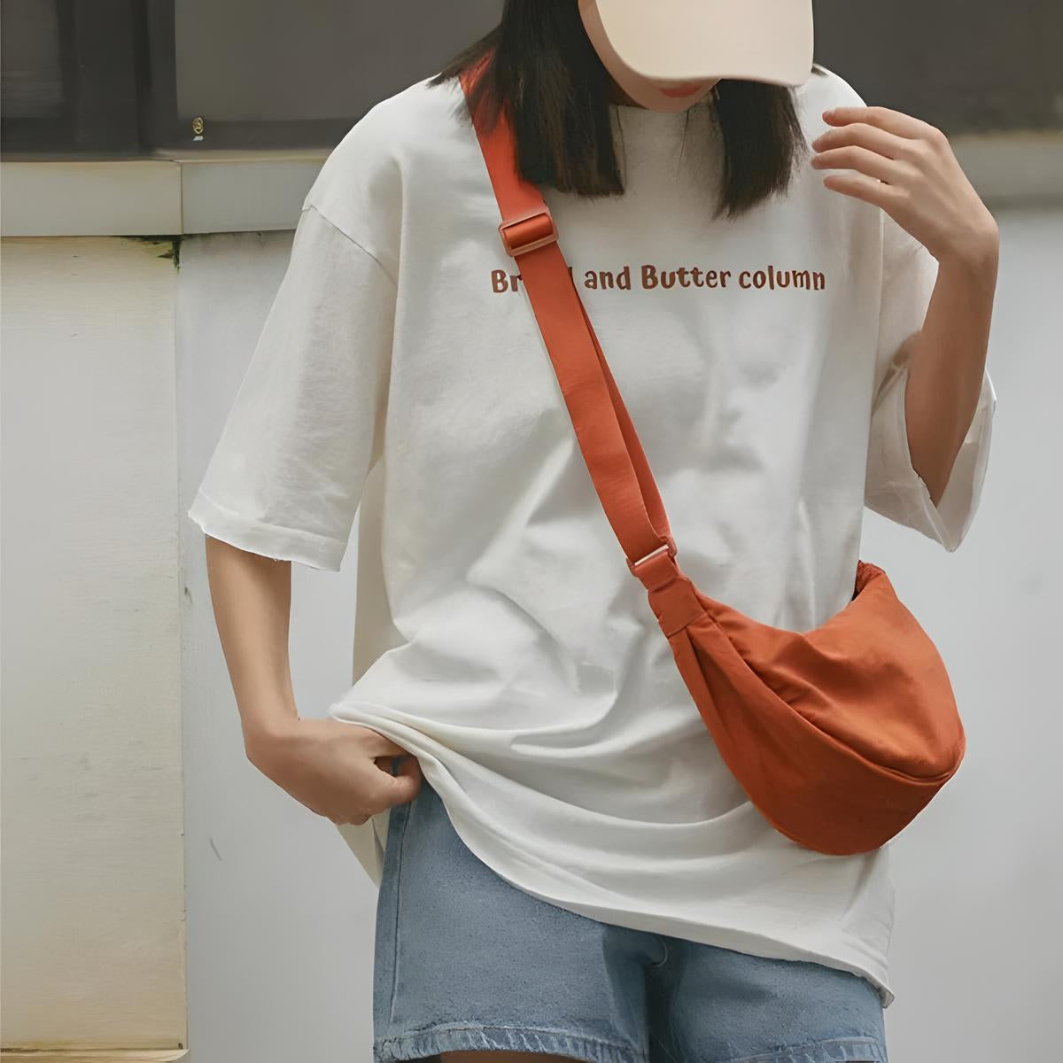 Stylish purple dumpling shoulder bag for fashionable women