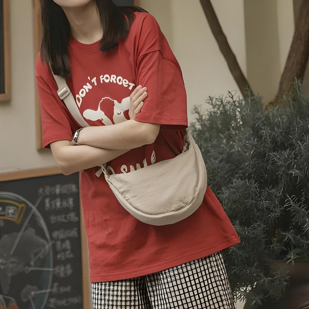 Stylish purple dumpling shoulder bag for fashionable women
