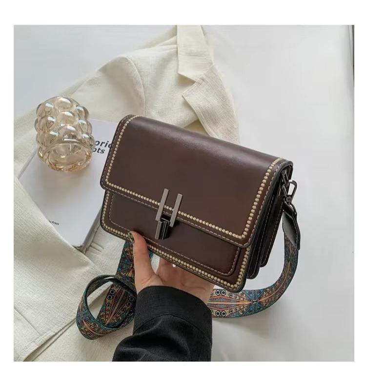 Demi | Mini neliönmallinen retro olkalaukku