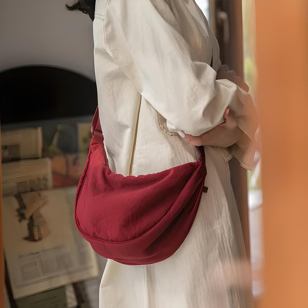 Stylish purple dumpling shoulder bag for fashionable women