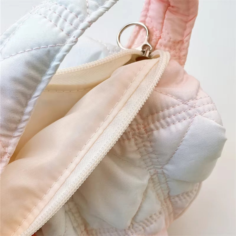 Lilia | Elegant og kompakt quiltet kosmetikkveske
