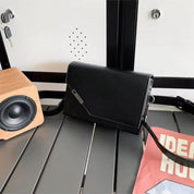 Dario | Tyylikäs ja kompakti olkalaukku ristiin kannettavaksi