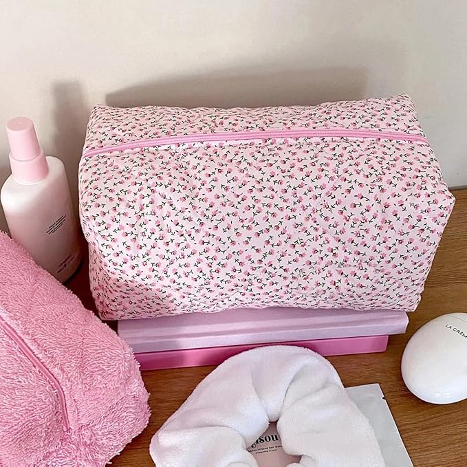Anika | Sac de maquillage en coton matelassé à fleurs