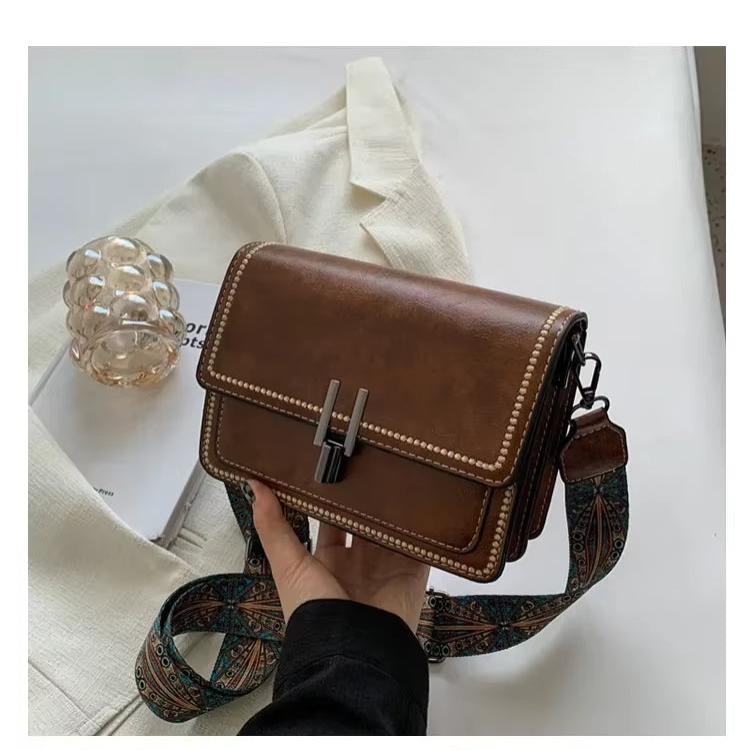 Demi | Mini neliönmallinen retro olkalaukku