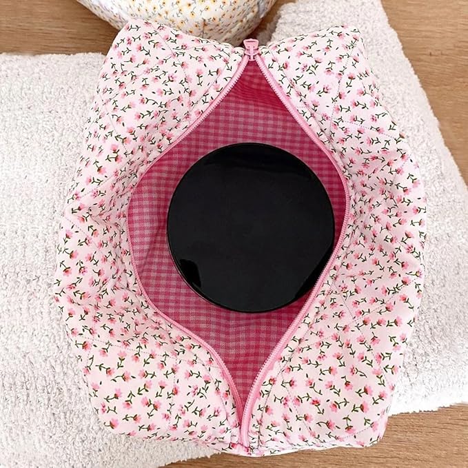 Anika | Sac de maquillage en coton matelassé à fleurs