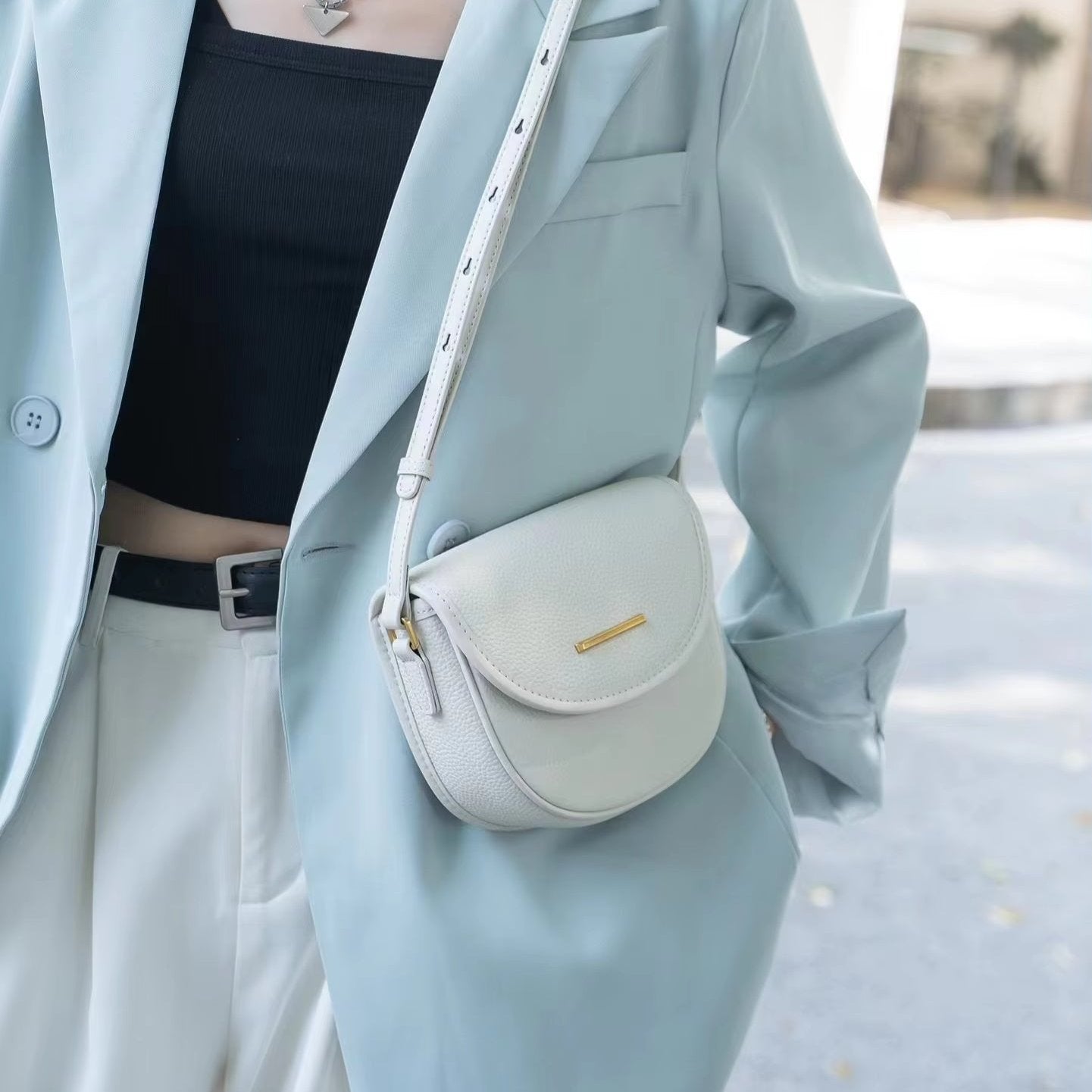 Cecelia | Kompakti ja tyylikäs olkalaukku