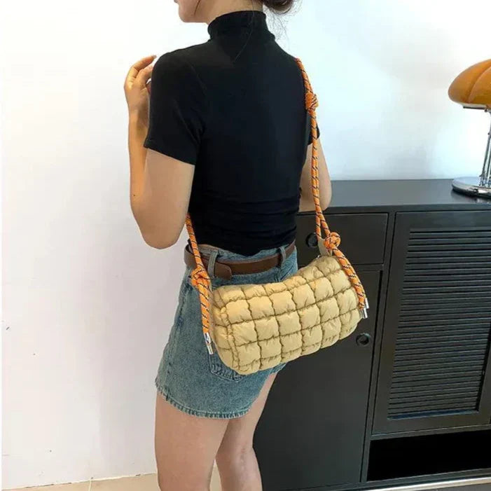 Raegan | Vesitiivis nylonista valmistettu tikattu olkalaukku matkustamiseen