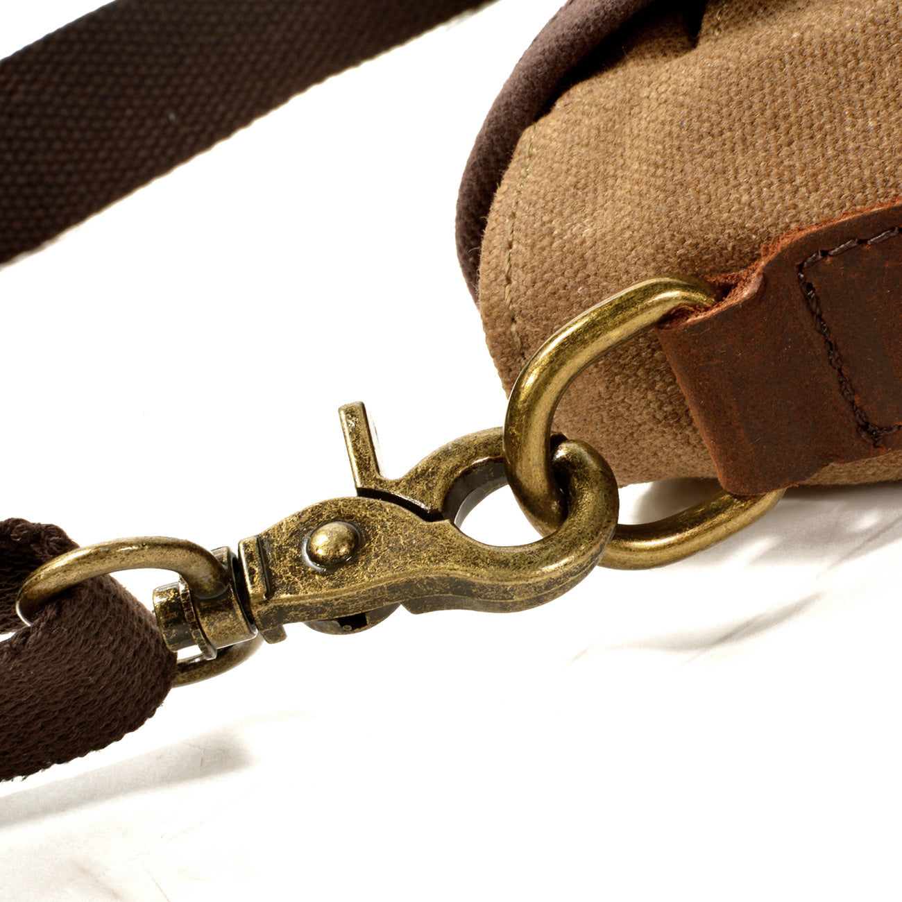 Lian | Pieni kangasmatkalaukku miehille olkahihnalla