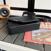 Dario | Tyylikäs ja kompakti olkalaukku ristiin kannettavaksi