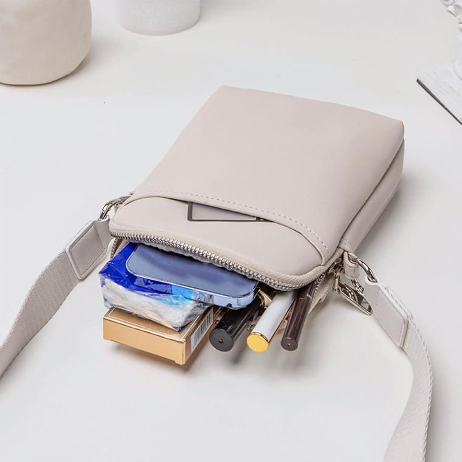 Miles | Tyylikäs olkalaukku suurella kapasiteetilla