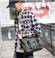 Adley | Vedenpitävä ja varkaudenestolla varustettu olkalaukku