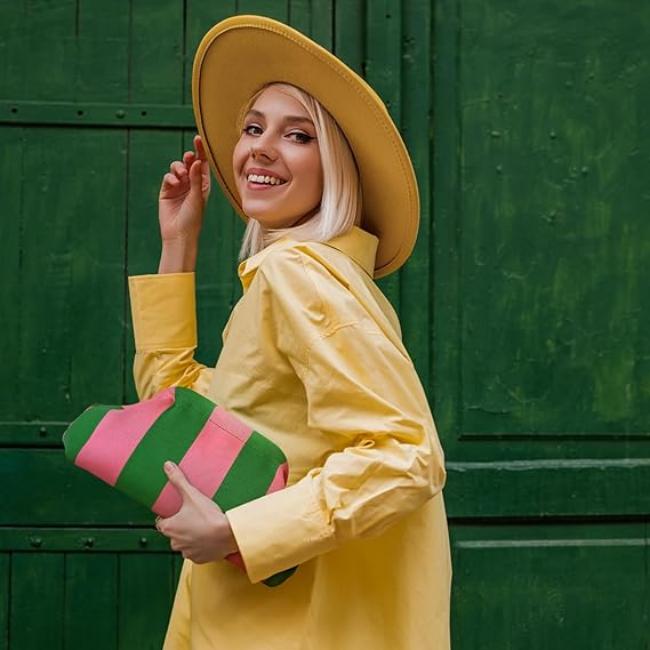 Lanie | Elegant and versatile striped cosmetic pouch