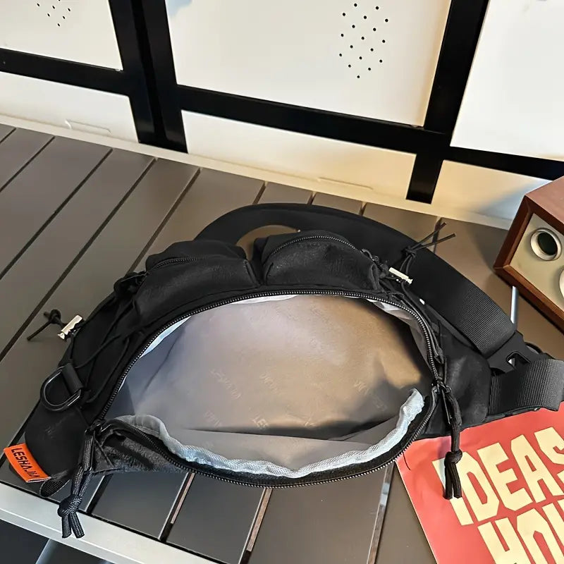 Cassius | Ulkokäyttöön tarkoitettu miesten olkalaukku ristikkäin kantaen