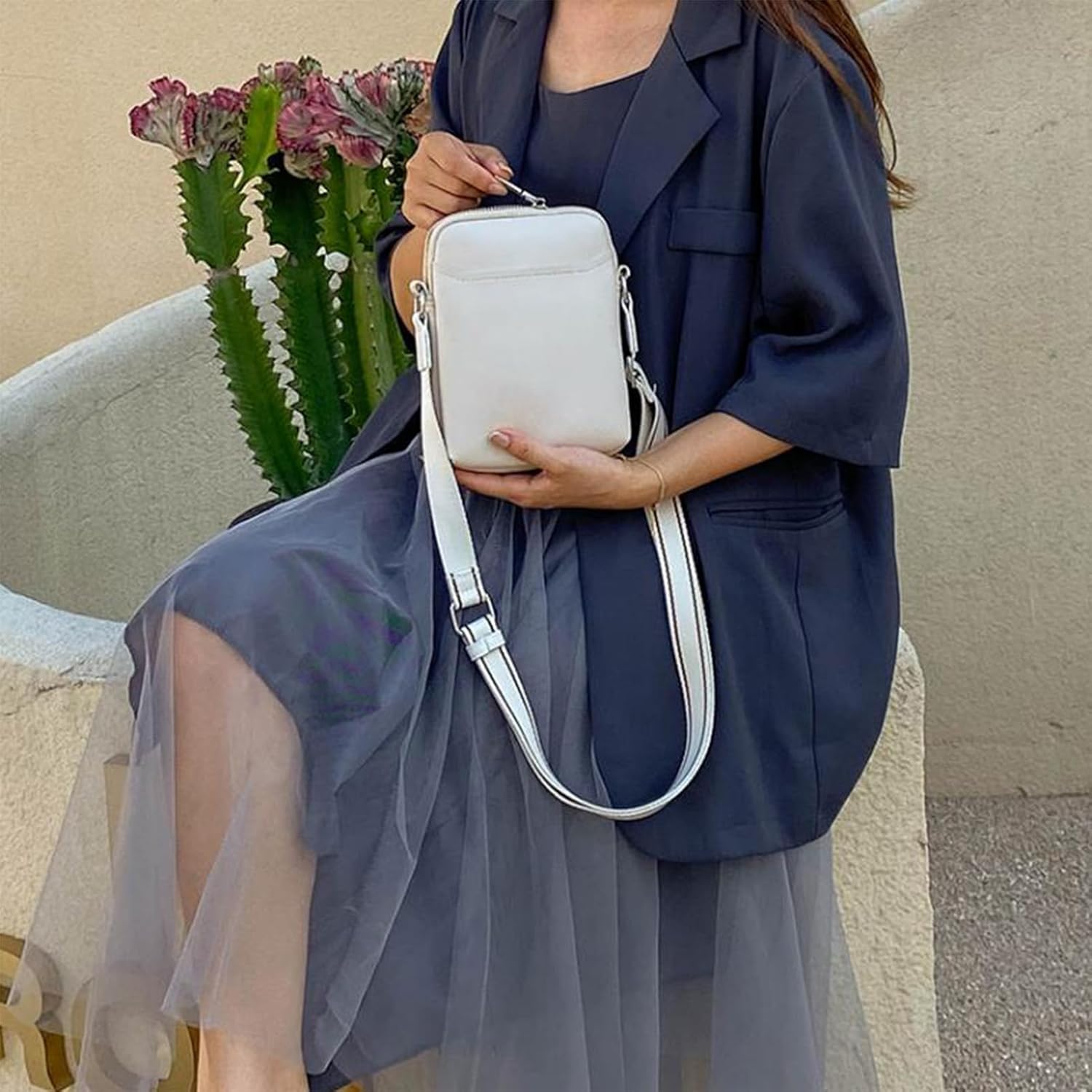 Miles | Tyylikäs olkalaukku suurella kapasiteetilla