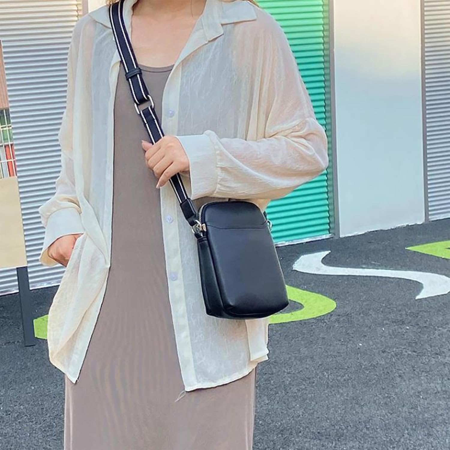 Miles | Tyylikäs olkalaukku suurella kapasiteetilla