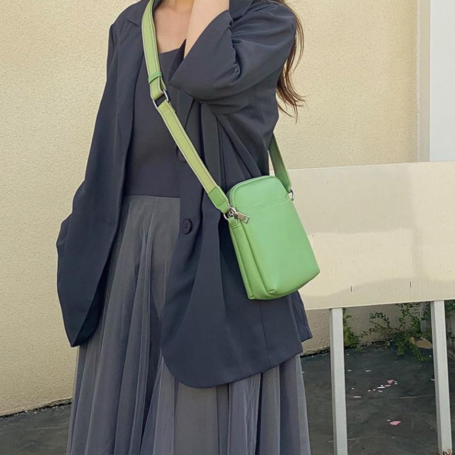 Miles | Tyylikäs olkalaukku suurella kapasiteetilla