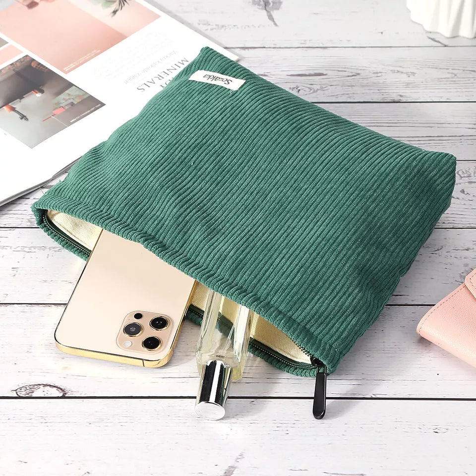 Sienna | Chic og preppy sminkepung i kordfløyel