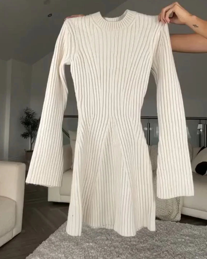 GUINEVERE | Elegantti pitkähihaisen mekko
