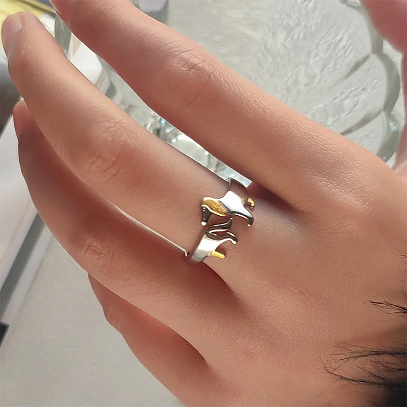 Bague Teckel ajustable – Bague artistique argentée au design ajouré 1