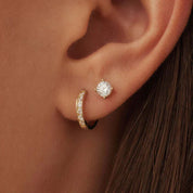 Boucles d'oreilles élégantes en or ornées de pierres scintillantes – Parfaites pour toutes les occasions 6