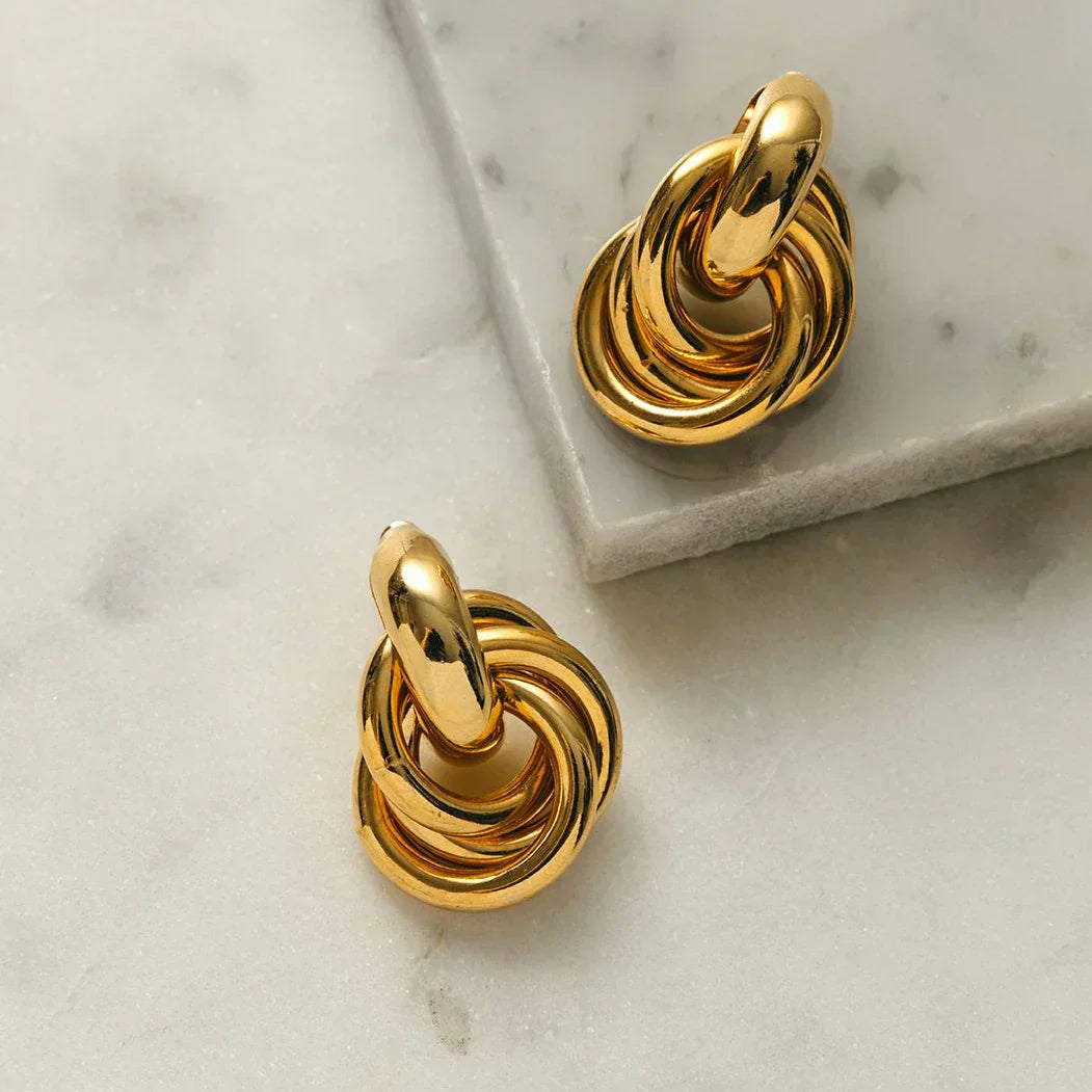 Boucles d'oreilles en or au design élégant – Un bijou classique pour toutes les occasions 1