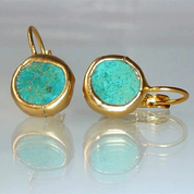 Boucles d'oreilles en or avec pierre turquoise – Un bijou élégant pour toutes les occasions 1