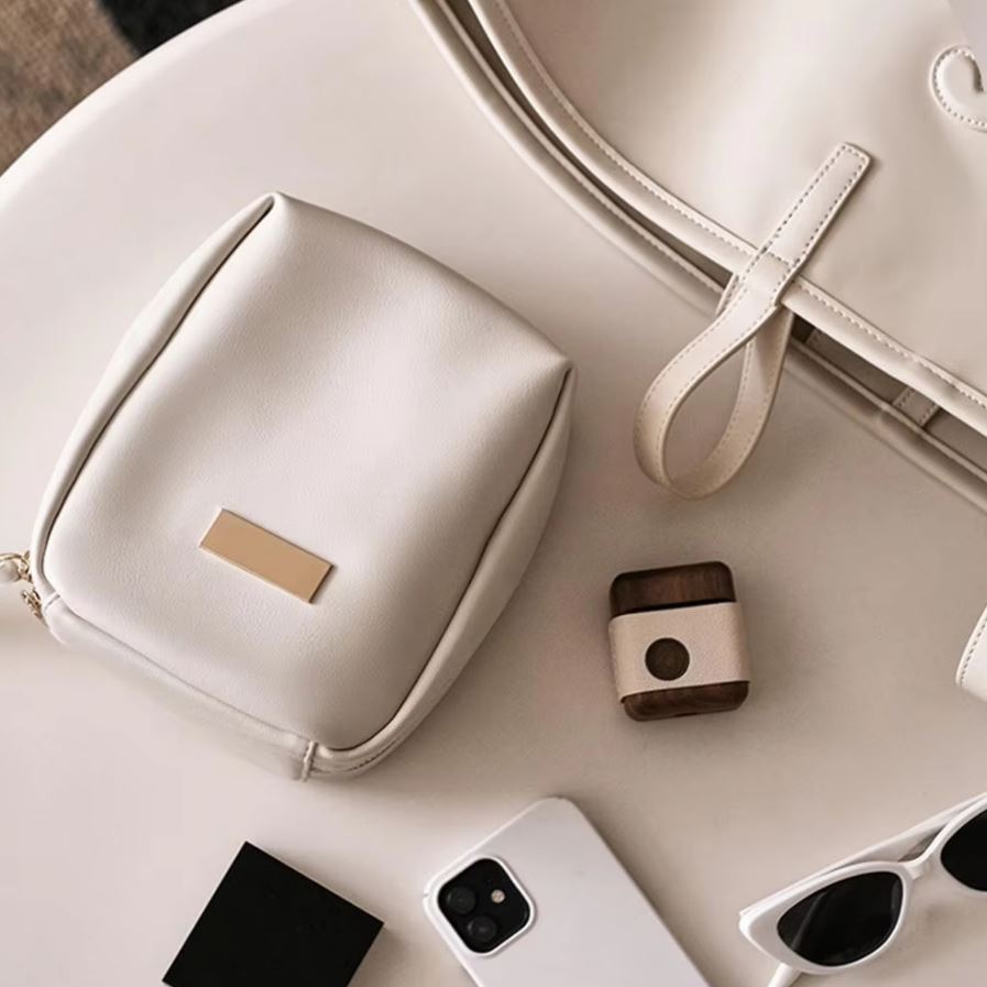 Lily | Spacious, stylish, and travel-friendly beauty bag