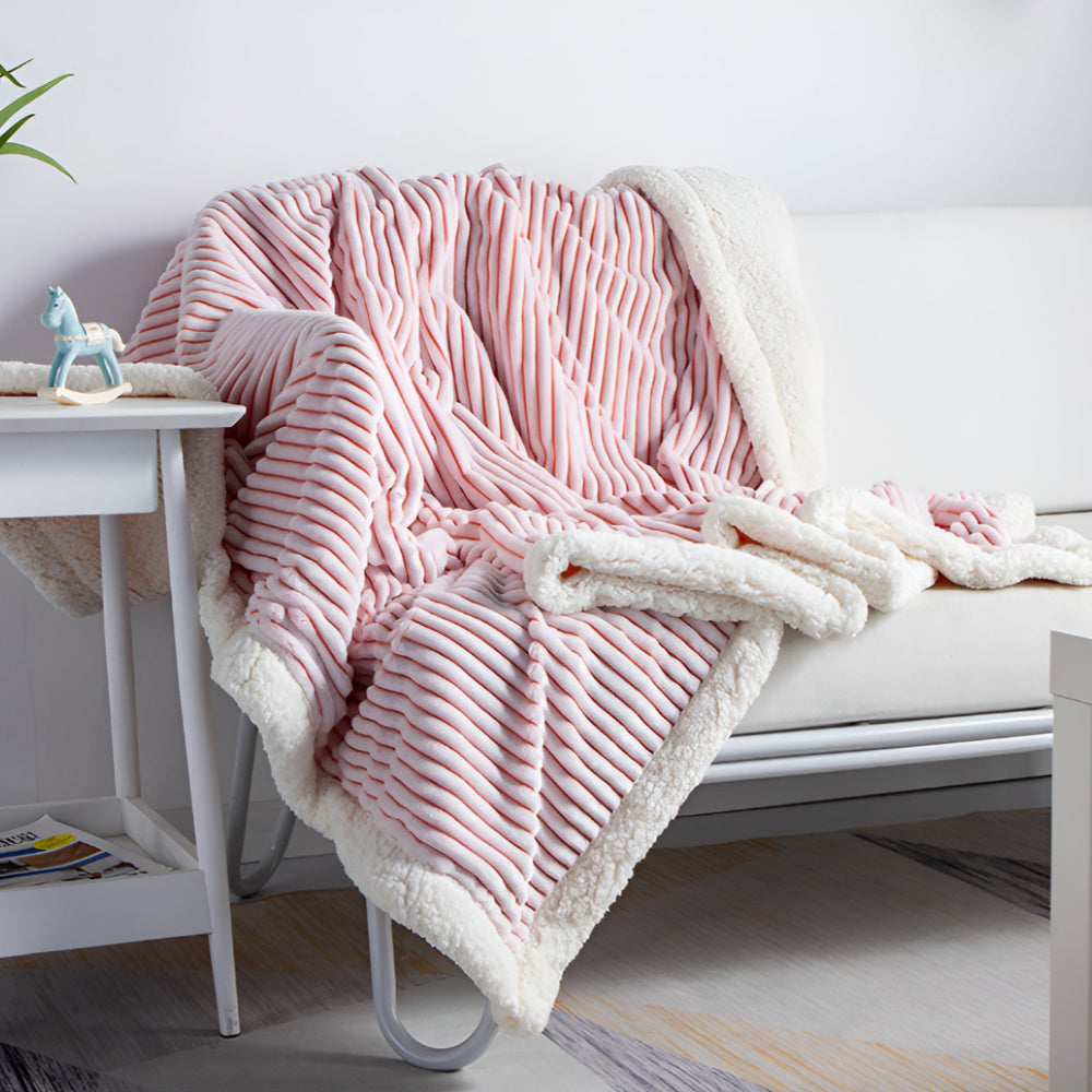 Couverture Sherpa douillette à rayures pour un confort ultime 6