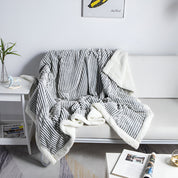 Couverture Sherpa douillette à rayures pour un confort ultime 7