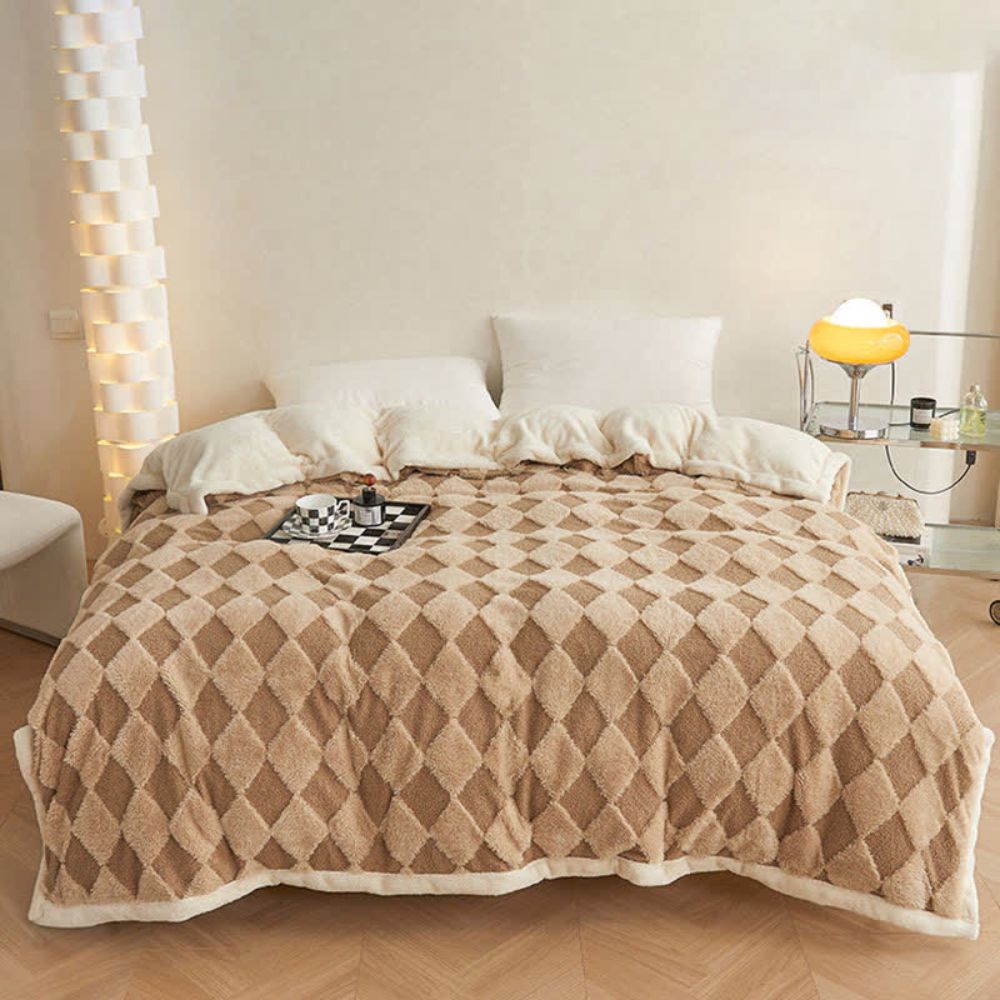 Couverture à motifs de losanges pour plus de confort, fabriquée en velours teddy et laine d'alpaga 10