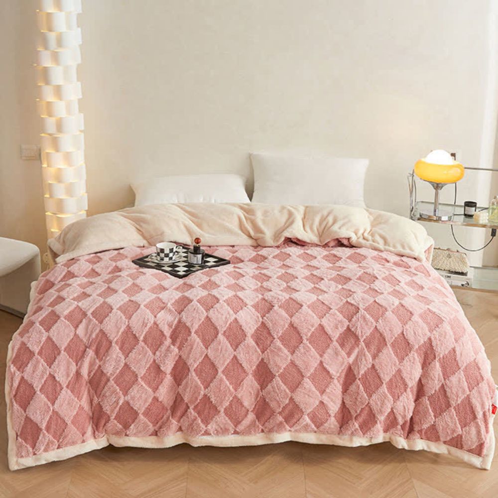 Couverture à motifs de losanges pour plus de confort, fabriquée en velours teddy et laine d'alpaga 2