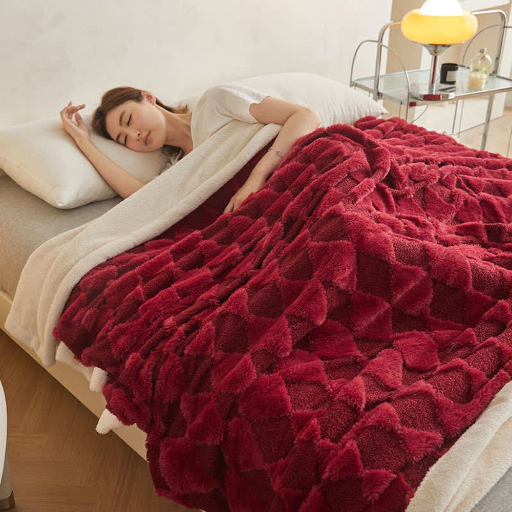 Couverture à motifs de losanges pour plus de confort, fabriquée en velours teddy et laine d'alpaga 4