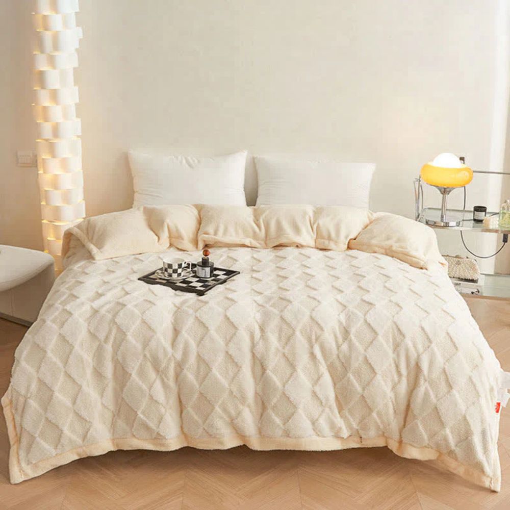 Couverture à motifs de losanges pour plus de confort, fabriquée en velours teddy et laine d'alpaga 8