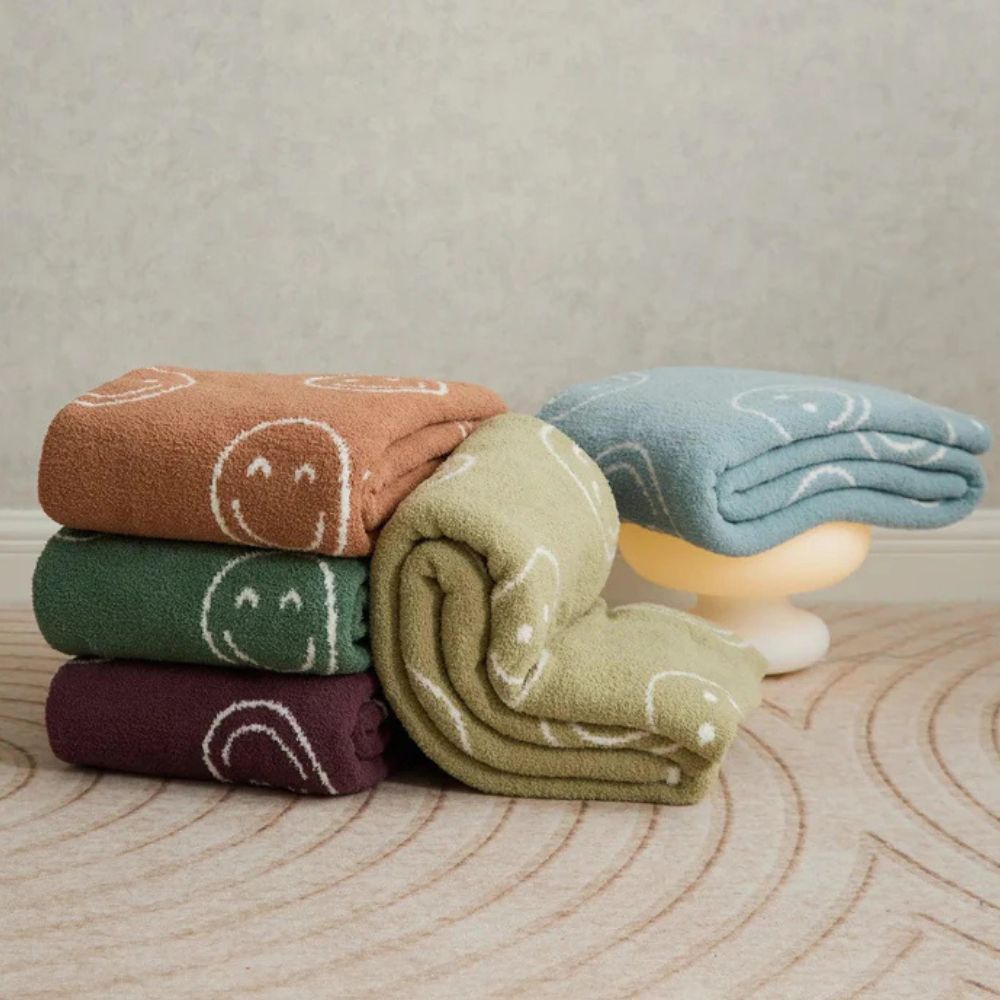 Couverture câline avec visage souriant pour plus de confort et de style 1