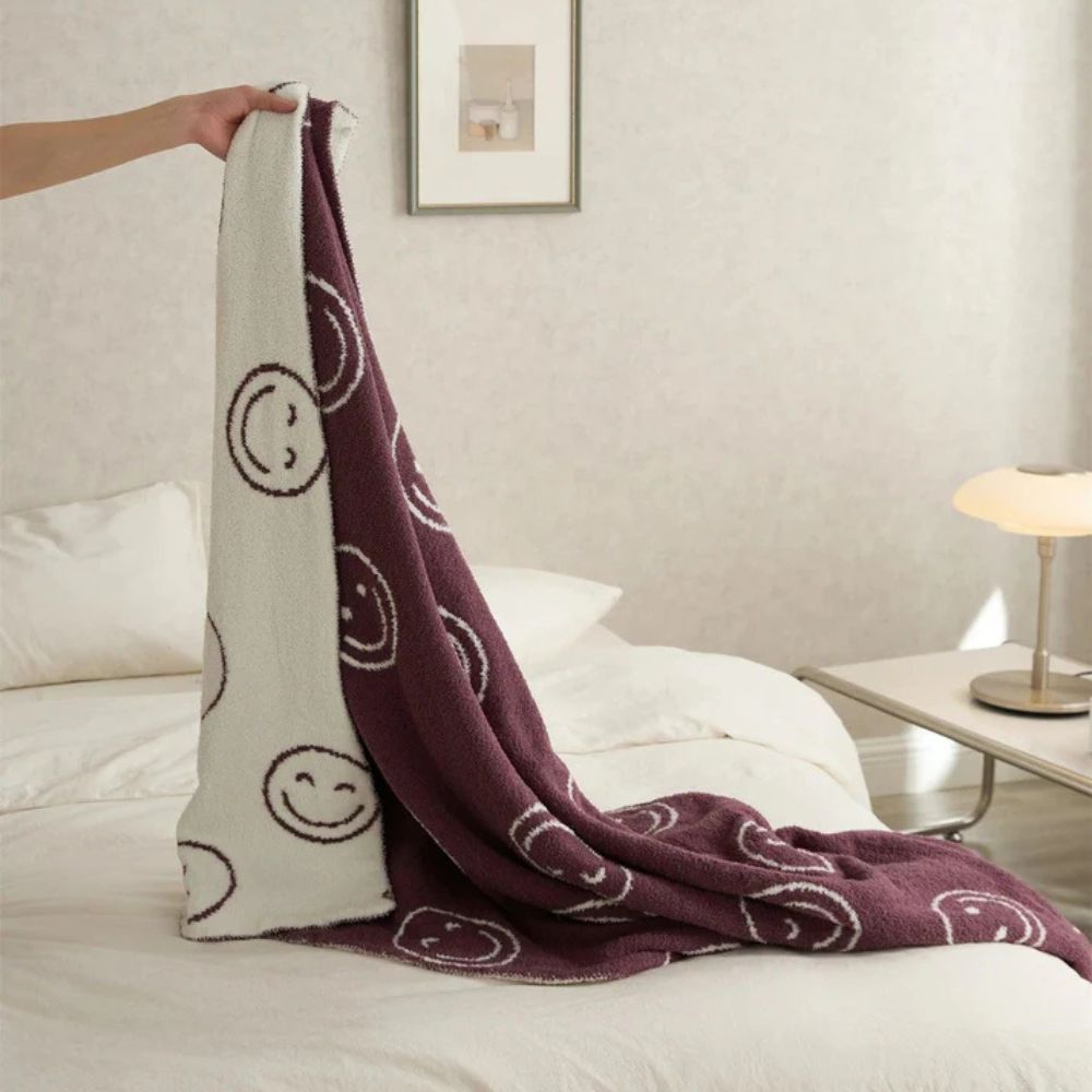 Couverture câline avec visage souriant pour plus de confort et de style 4