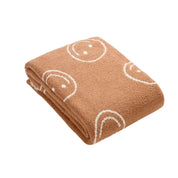 Couverture câline avec visage souriant pour plus de confort et de style 8