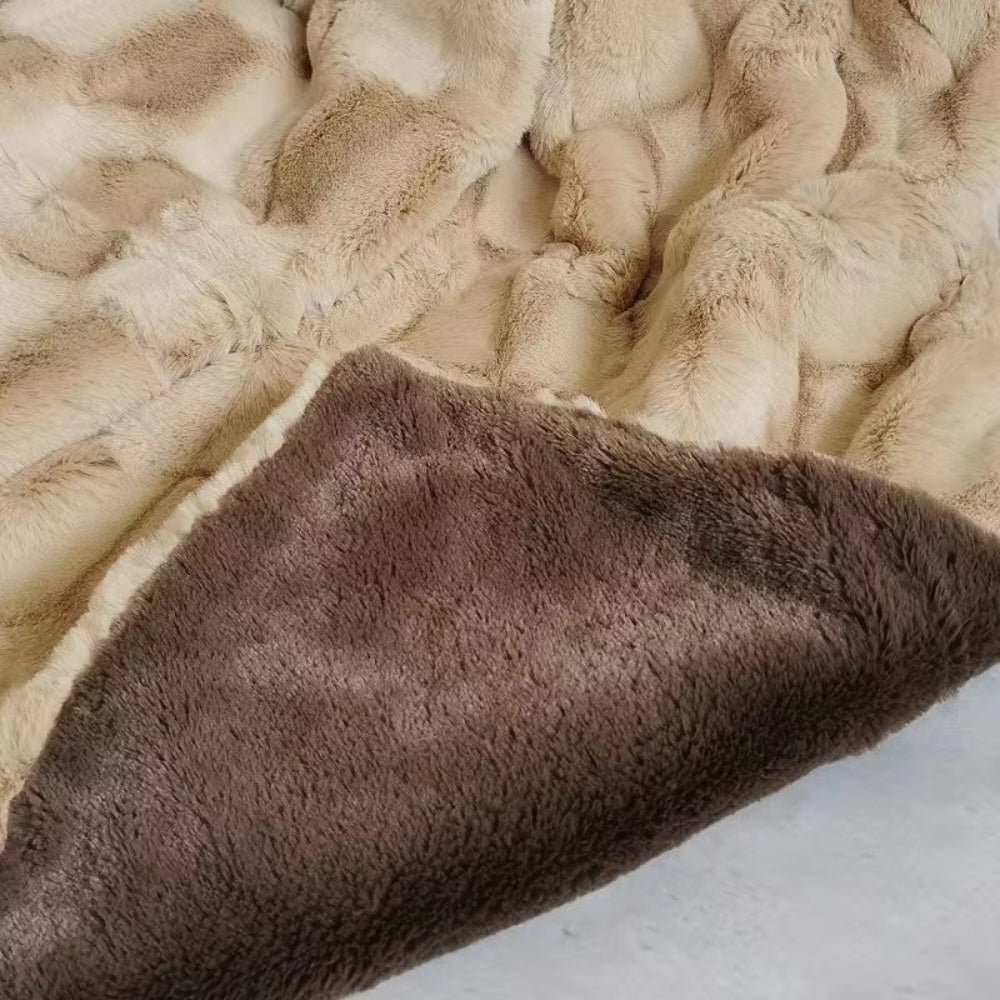 Couverture douillette en fausse fourrure pour un confort et une chaleur ultimes 4