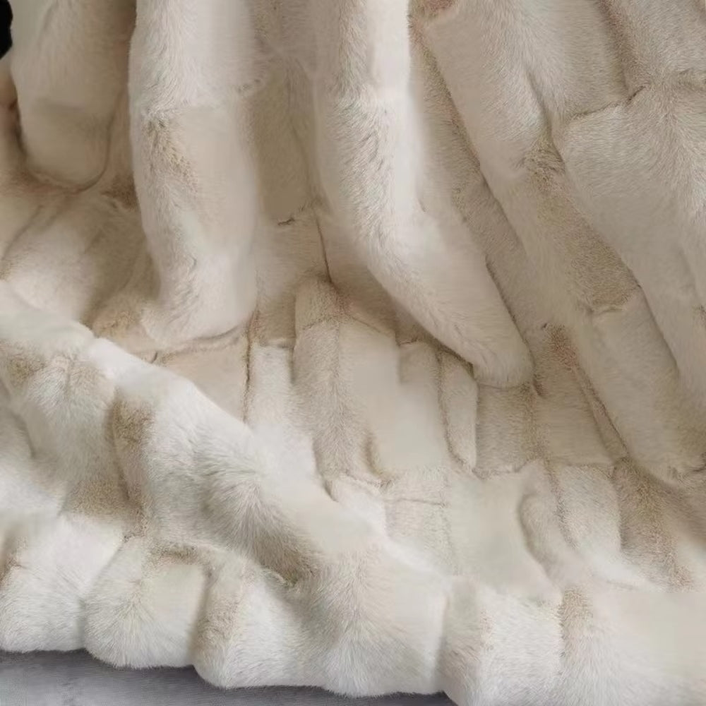 Couverture douillette en fausse fourrure pour un confort et une chaleur ultimes 8