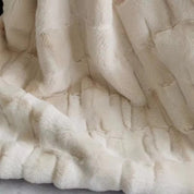 Couverture douillette en fausse fourrure pour un confort et une chaleur ultimes 8