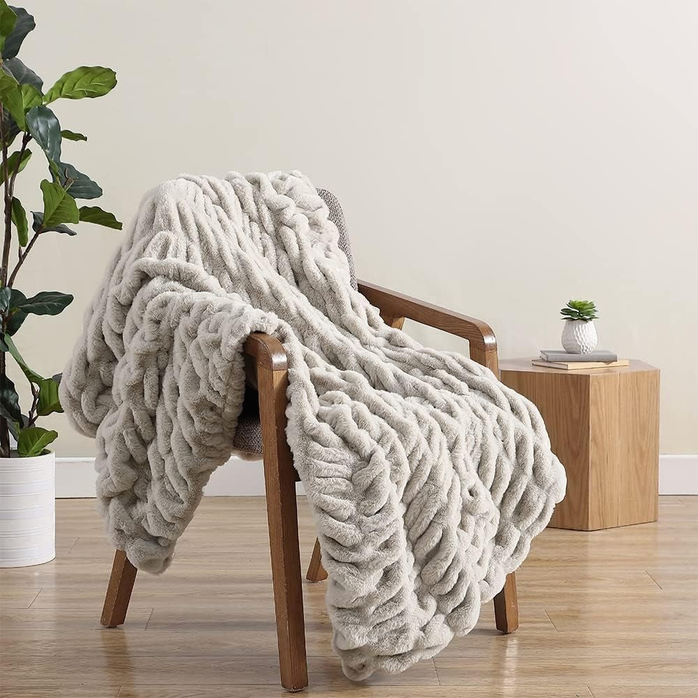 Couverture élégante en fausse fourrure pour femme pour un confort et une chaleur luxueux 2