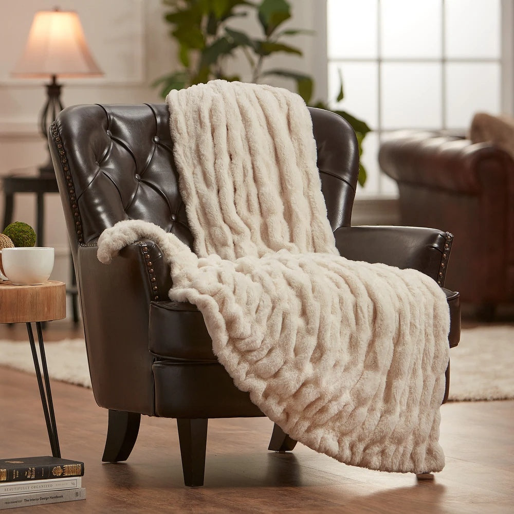 Couverture élégante en fausse fourrure pour femme pour un confort et une chaleur luxueux 7